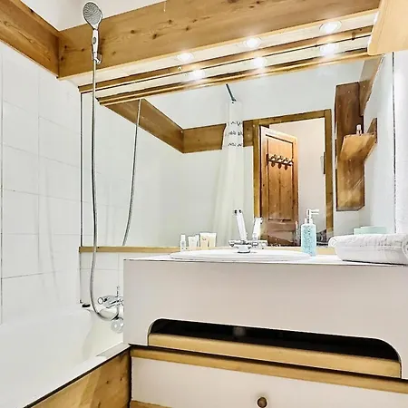 Apartment Val D'illaz - Agreable 2 Pieces Cabine Pour 6 Personnes Situe A Val D'isere, Proche Du Centre De La Station Mae-5101 *