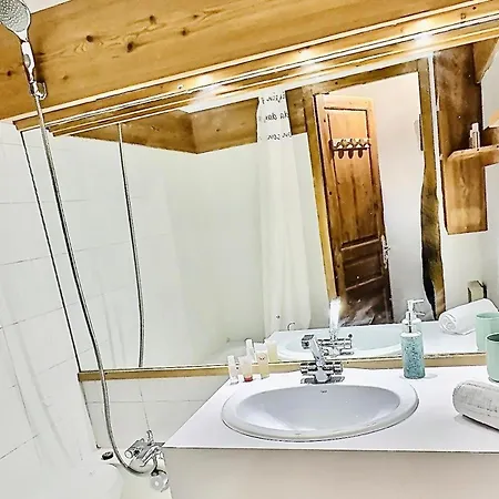 Val D'illaz - Agreable 2 Pieces Cabine Pour 6 Personnes Situe A Val D'isere, Proche Du Centre De La Station Mae-5101 Apartment